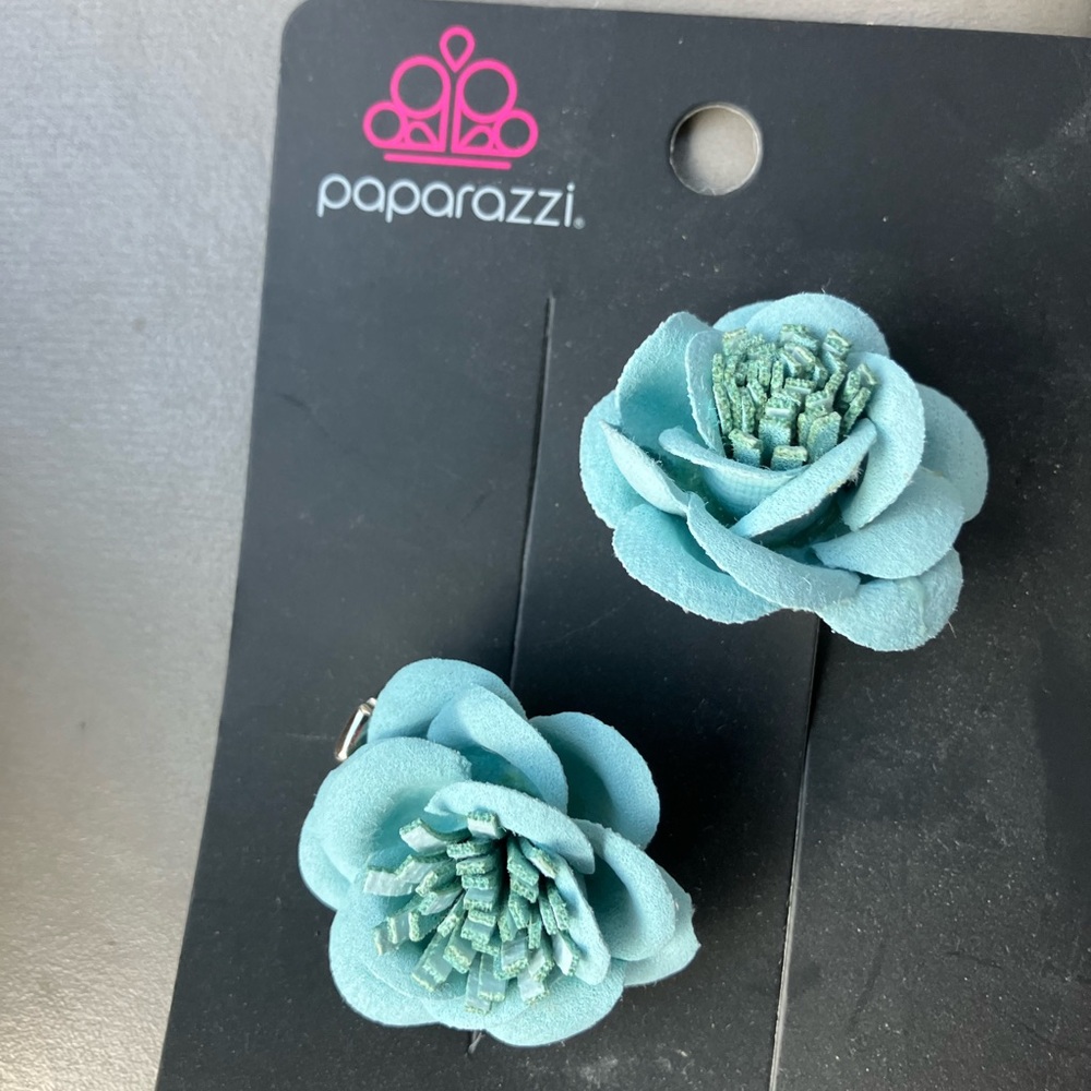 Paparazzi Teal Blossm hair clips teal rose